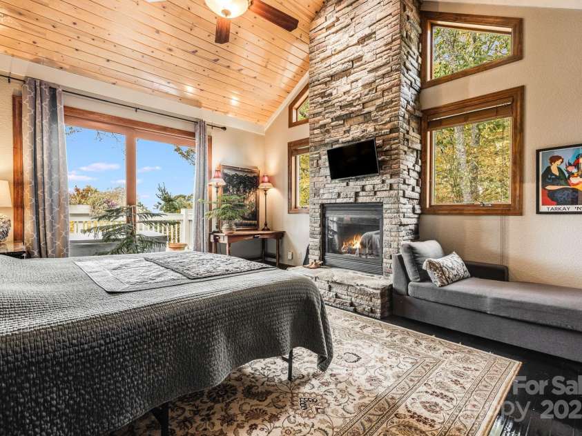 115 Mountainside Lane, Mars Hill, NC 28754.  MLS# CAR4310904, YatesRealty ID 1864. 