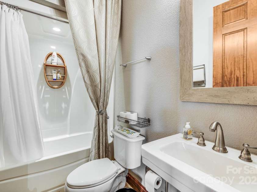 115 Mountainside Lane, Mars Hill, NC 28754.  MLS# CAR4310904, YatesRealty ID 1864. 