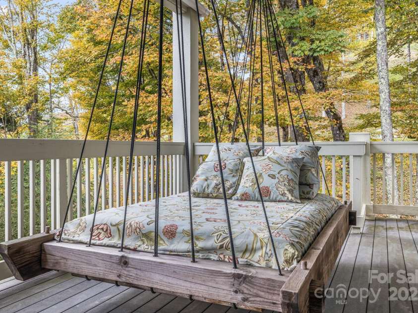 115 Mountainside Lane, Mars Hill, NC 28754.  MLS# CAR4310904, YatesRealty ID 1864. 