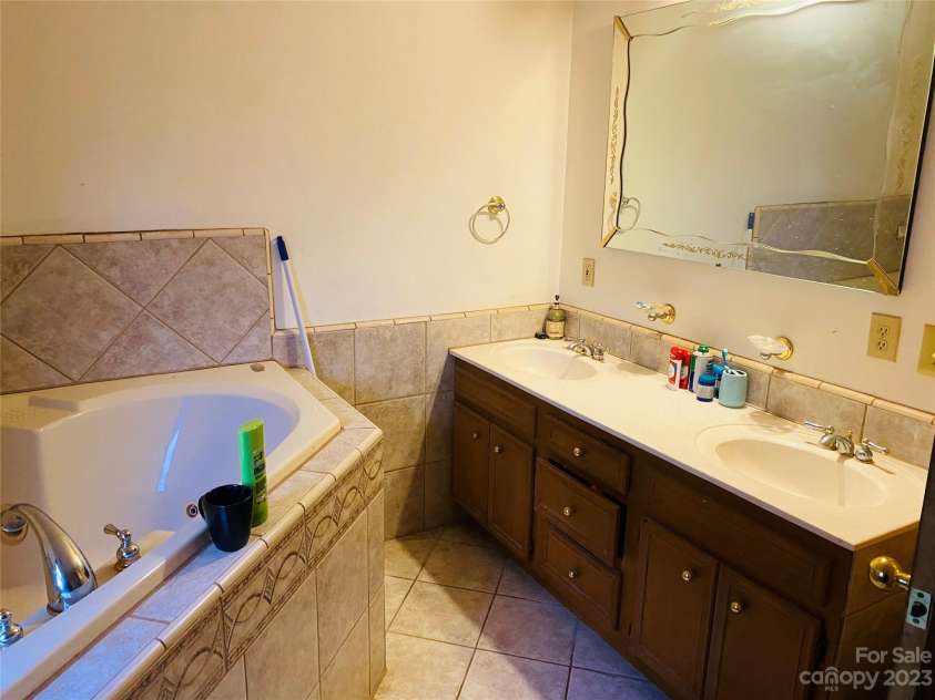 187 Newland Lane, Statesville, NC 28625.  MLS# CAR4092522, YatesRealty ID 1864. 