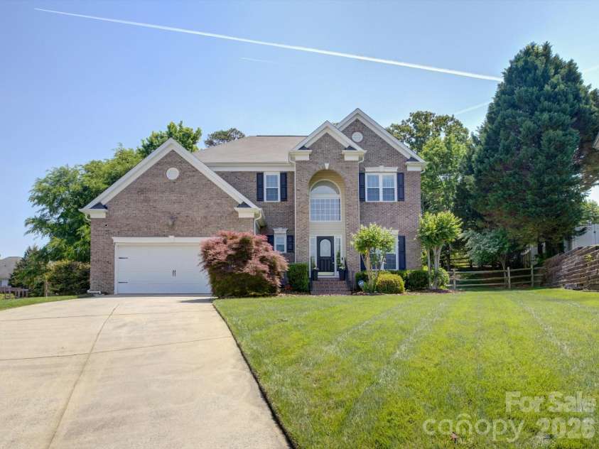 10907 Mcalpine Valley Court, Charlotte, NC 28277.  MLS# CAR4375796, YatesRealty ID 18640. 