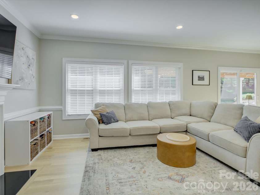10907 Mcalpine Valley Court, Charlotte, NC 28277.  MLS# CAR4375796, YatesRealty ID 18640. 