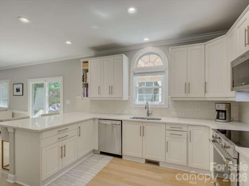 10907 Mcalpine Valley Court, Charlotte, NC 28277.  MLS# CAR4375796, YatesRealty ID 18640. 