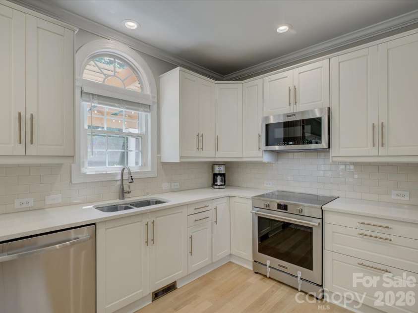 10907 Mcalpine Valley Court, Charlotte, NC 28277.  MLS# CAR4375796, YatesRealty ID 18640. 