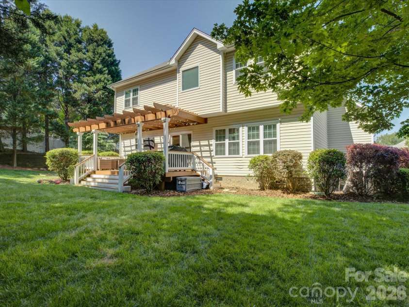 10907 Mcalpine Valley Court, Charlotte, NC 28277.  MLS# CAR4375796, YatesRealty ID 18640. 