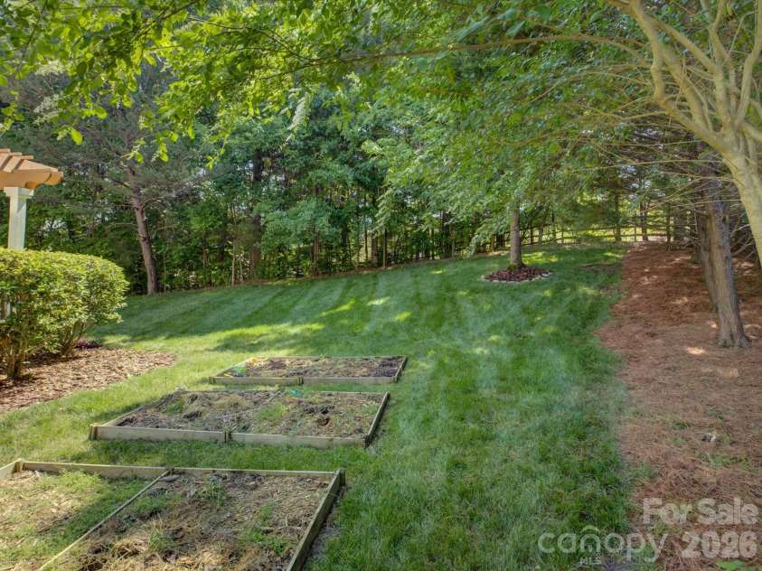 10907 Mcalpine Valley Court, Charlotte, NC 28277.  MLS# CAR4375796, YatesRealty ID 18640. 