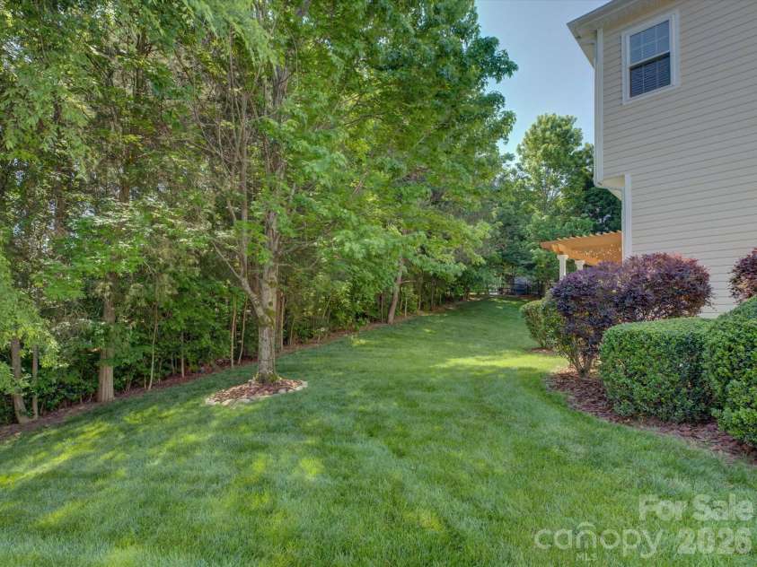 10907 Mcalpine Valley Court, Charlotte, NC 28277.  MLS# CAR4375796, YatesRealty ID 18640. 