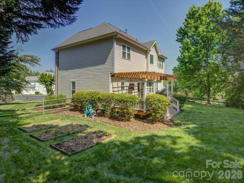 10907 Mcalpine Valley Court, Charlotte, NC 28277.  MLS# CAR4375796, YatesRealty ID 18640. 