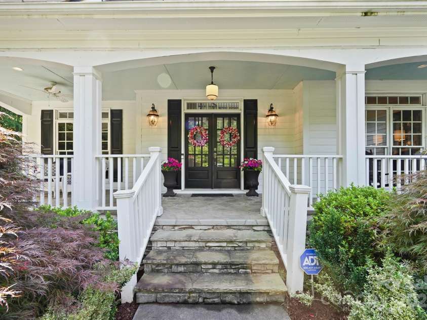 19946 River Falls Drive, Davidson, NC 28036.  MLS# CAR4298114, YatesRealty ID 18640. 