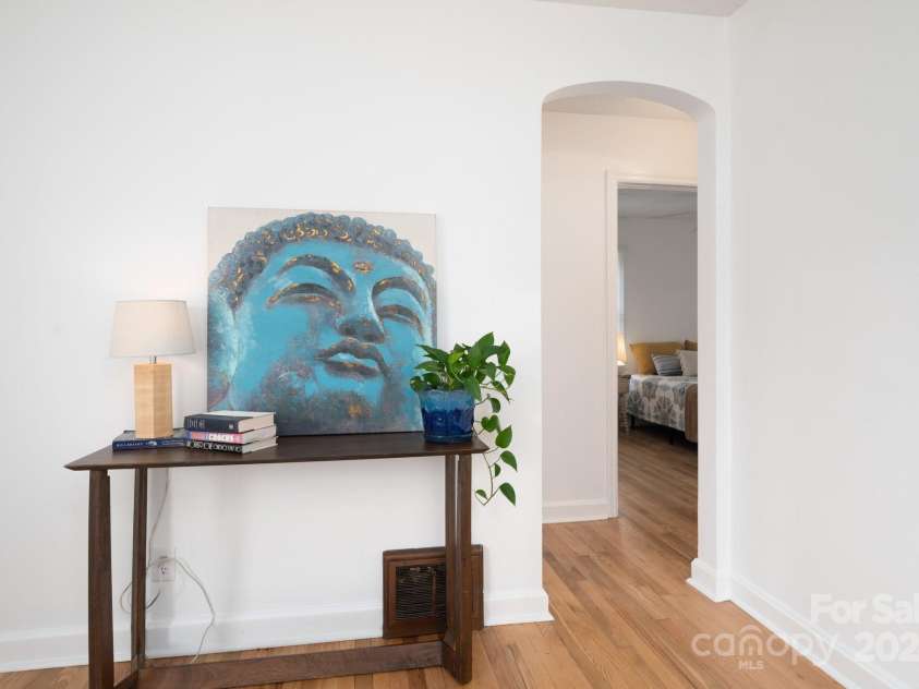 21 Lakeshore Drive, Asheville, NC 28804.  MLS# CAR4187343, YatesRealty ID 18641. Arch Door Details