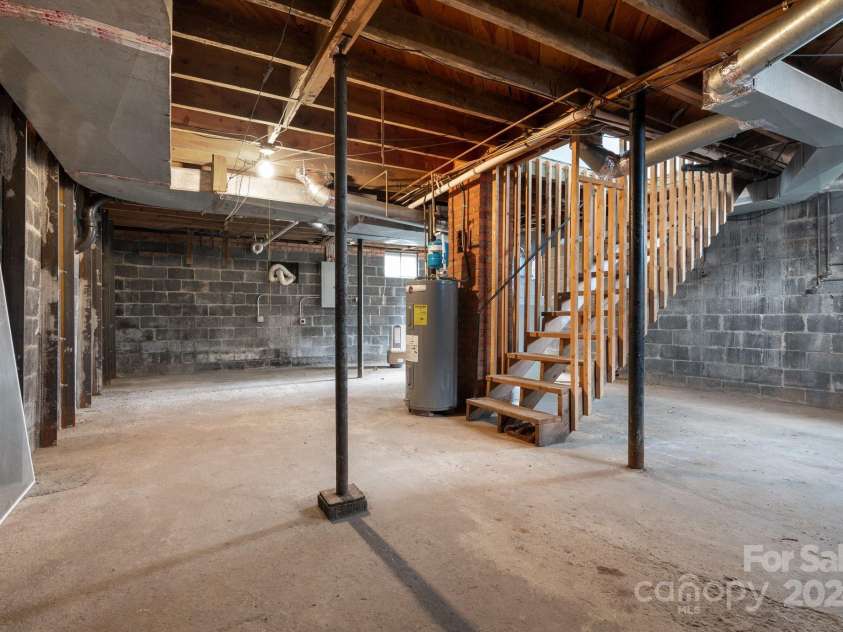 21 Lakeshore Drive, Asheville, NC 28804.  MLS# CAR4187343, YatesRealty ID 18641. Basement has Loads of Potential