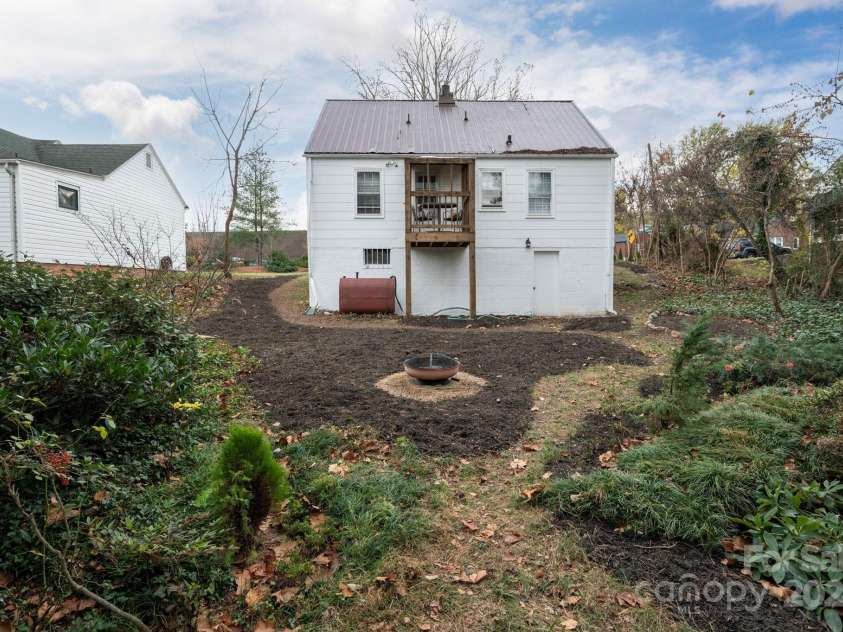 21 Lakeshore Drive, Asheville, NC 28804.  MLS# CAR4187343, YatesRealty ID 18641. Endless Garden Potential