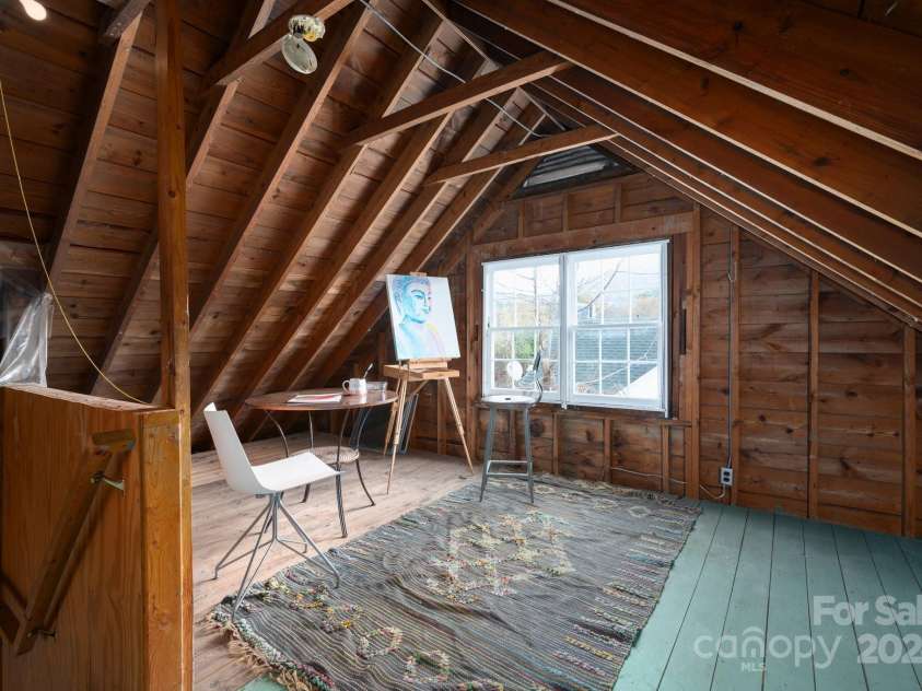 21 Lakeshore Drive, Asheville, NC 28804.  MLS# CAR4187343, YatesRealty ID 18641. Great for Storage or Studio Space
