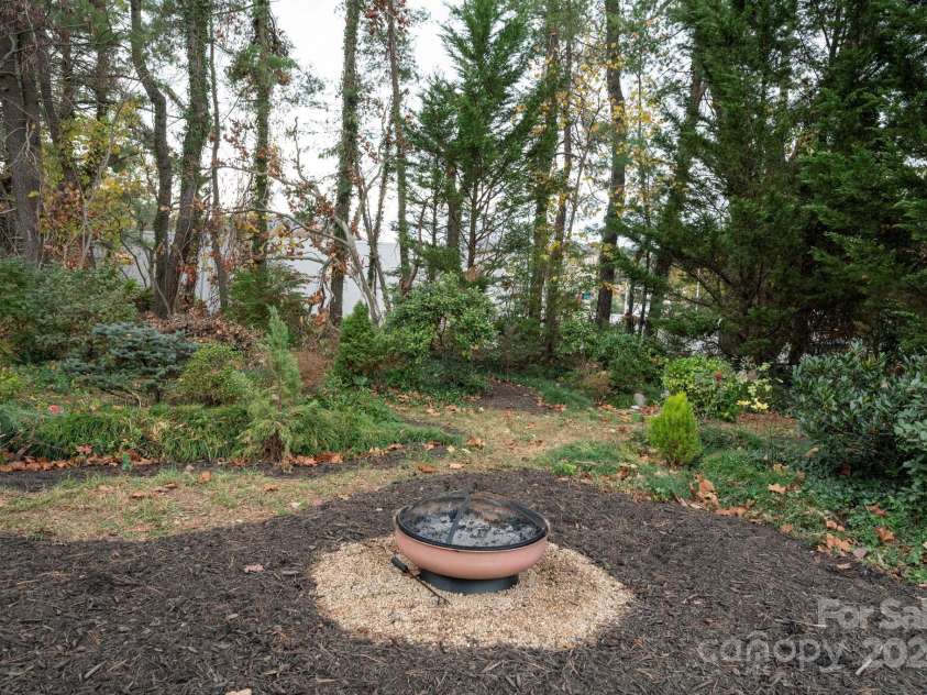 21 Lakeshore Drive, Asheville, NC 28804.  MLS# CAR4187343, YatesRealty ID 18641. Perfect for Evening Gatherings
