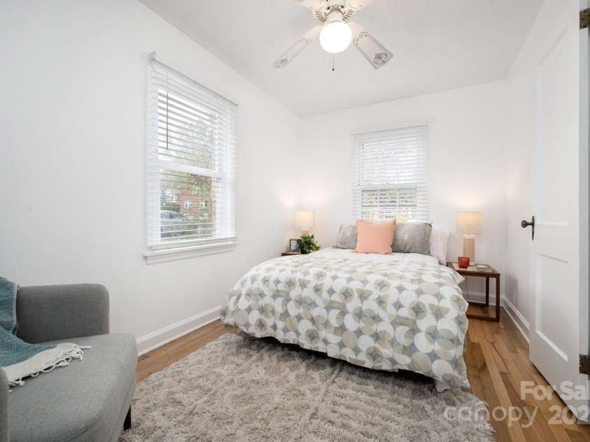 21 Lakeshore Drive, Asheville, NC 28804.  MLS# CAR4187343, YatesRealty ID 18641. Sunny Second Bedroom