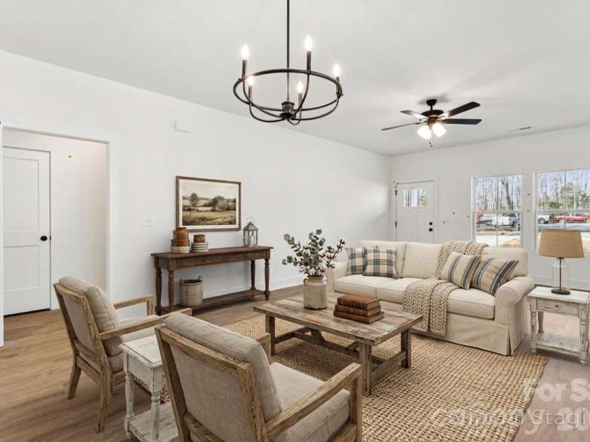 427 Mint Street, Rock Hill, SC 29730.  MLS# CAR4347556, YatesRealty ID 18641. Photo has been virtually staged 