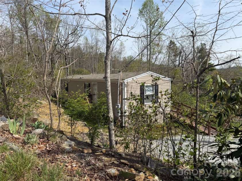 273 McMillan Drive, Hendersonville, NC 28792.  MLS# CAR4367615, YatesRealty ID 18642. 