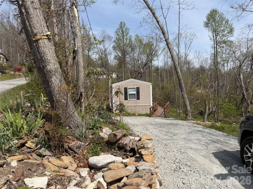 273 McMillan Drive, Hendersonville, NC 28792.  MLS# CAR4367615, YatesRealty ID 18642. 