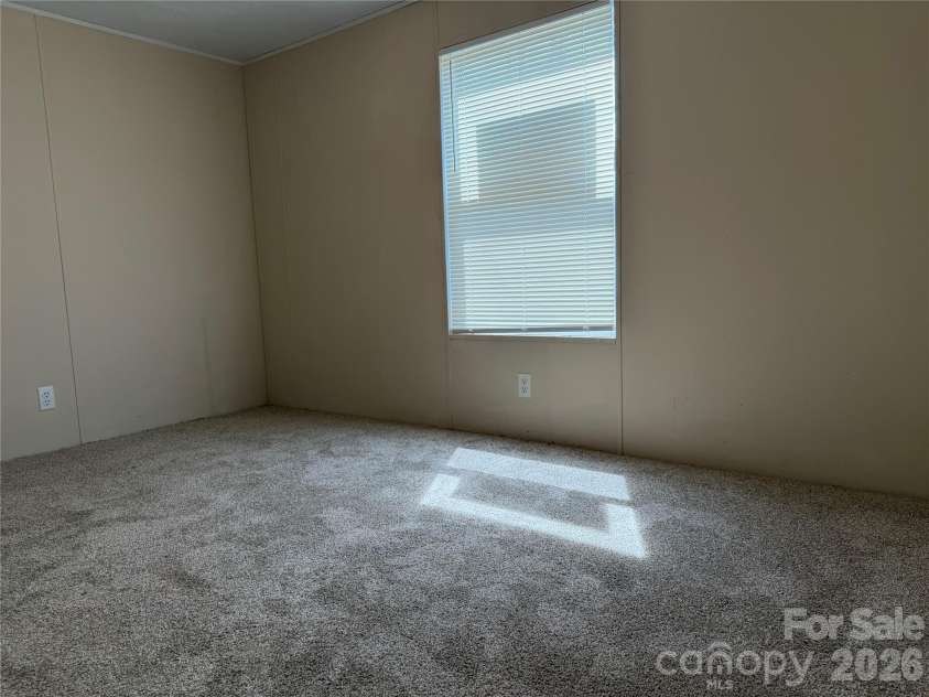273 McMillan Drive, Hendersonville, NC 28792.  MLS# CAR4367615, YatesRealty ID 18642. 
