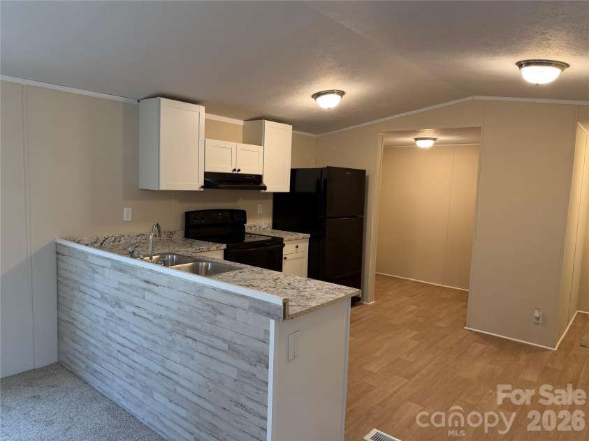 273 McMillan Drive, Hendersonville, NC 28792.  MLS# CAR4367615, YatesRealty ID 18642. 