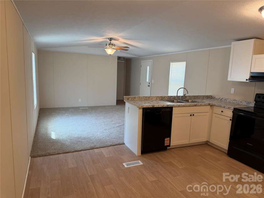 273 McMillan Drive, Hendersonville, NC 28792.  MLS# CAR4367615, YatesRealty ID 18642. 