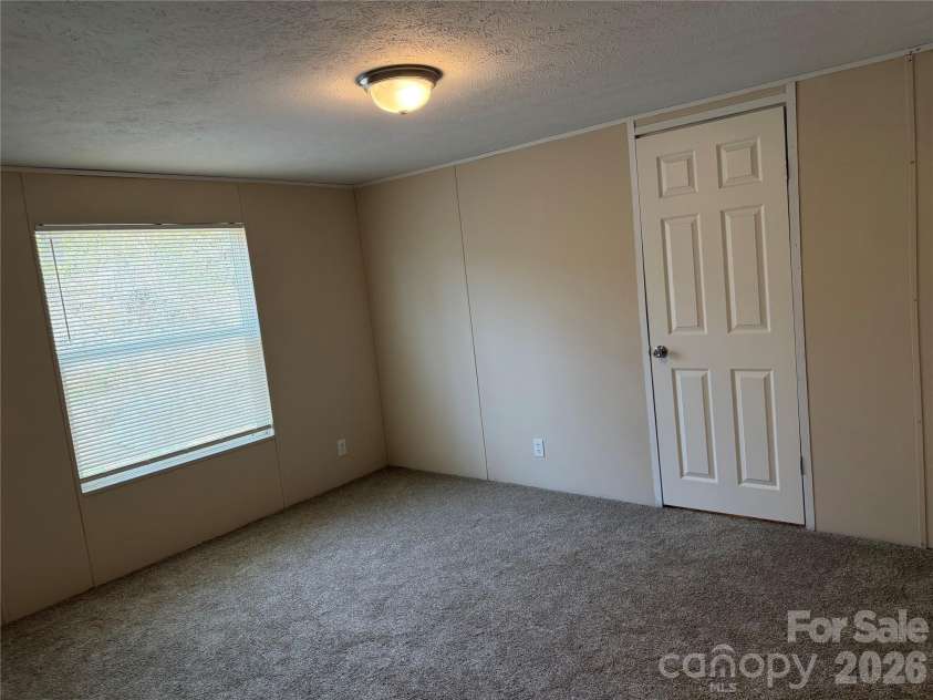 273 McMillan Drive, Hendersonville, NC 28792.  MLS# CAR4367615, YatesRealty ID 18642. 