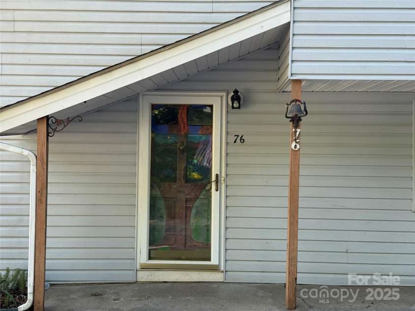 76 Lookout Road, Asheville, NC 28804.  MLS# CAR4255885, YatesRealty ID 18642. 