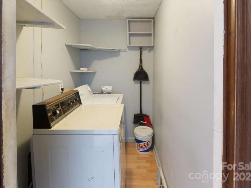 76 Lookout Road, Asheville, NC 28804.  MLS# CAR4255885, YatesRealty ID 18642. 