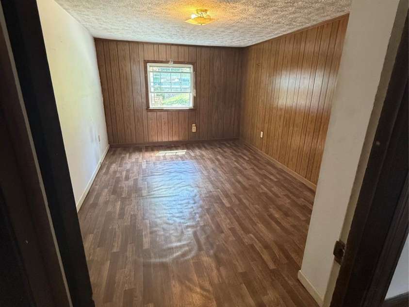 76 Lookout Road, Asheville, NC 28804.  MLS# CAR4255885, YatesRealty ID 18642. 