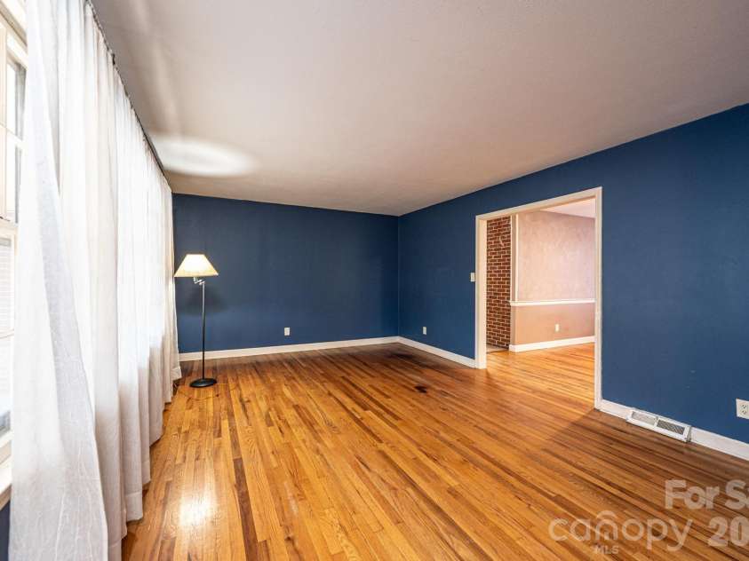 620 Diamondhead Drive, Lenoir, NC 28645.  MLS# CAR4340105, YatesRealty ID 18643. 