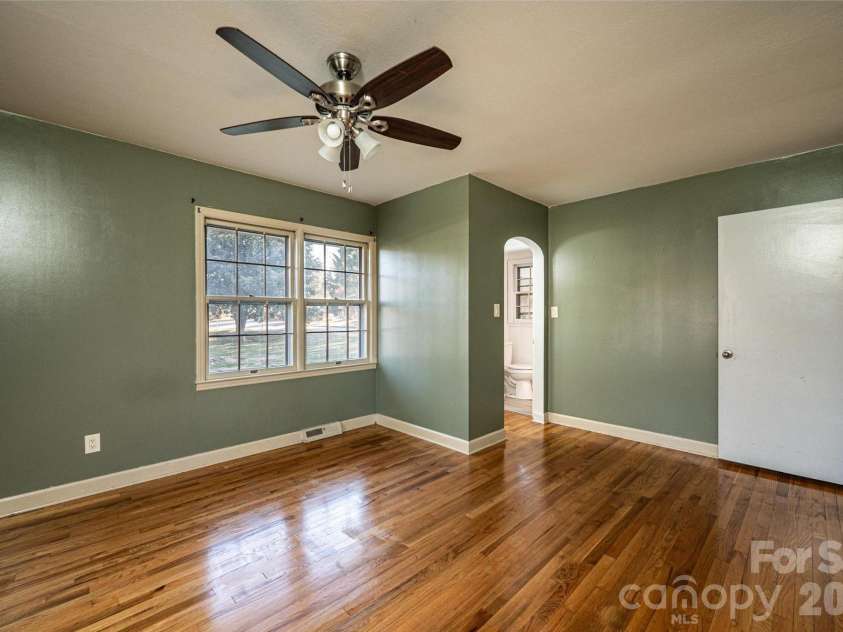 620 Diamondhead Drive, Lenoir, NC 28645.  MLS# CAR4340105, YatesRealty ID 18643. 