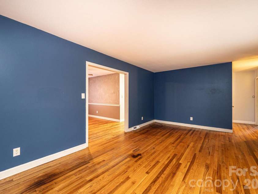 620 Diamondhead Drive, Lenoir, NC 28645.  MLS# CAR4340105, YatesRealty ID 18643. 