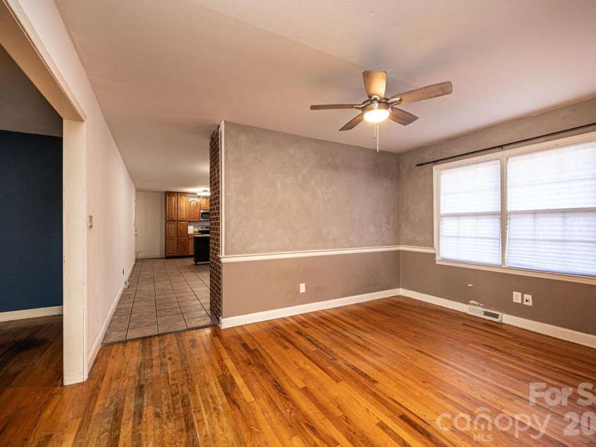620 Diamondhead Drive, Lenoir, NC 28645.  MLS# CAR4340105, YatesRealty ID 18643. 