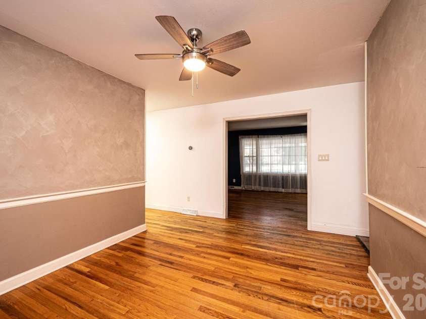 620 Diamondhead Drive, Lenoir, NC 28645.  MLS# CAR4340105, YatesRealty ID 18643. 
