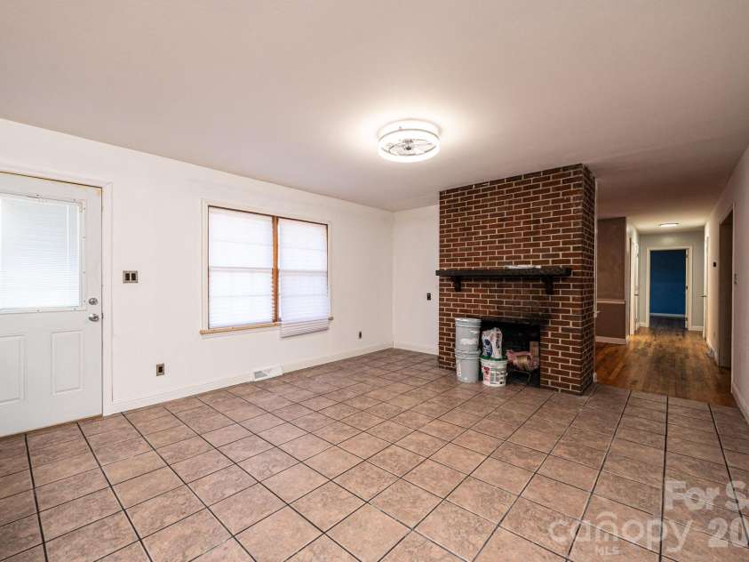 620 Diamondhead Drive, Lenoir, NC 28645.  MLS# CAR4340105, YatesRealty ID 18643. 