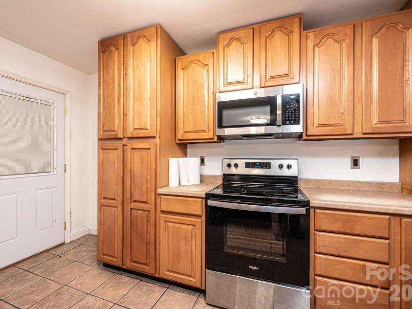 620 Diamondhead Drive, Lenoir, NC 28645.  MLS# CAR4340105, YatesRealty ID 18643. 