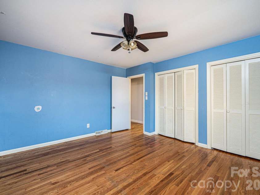 620 Diamondhead Drive, Lenoir, NC 28645.  MLS# CAR4340105, YatesRealty ID 18643. 