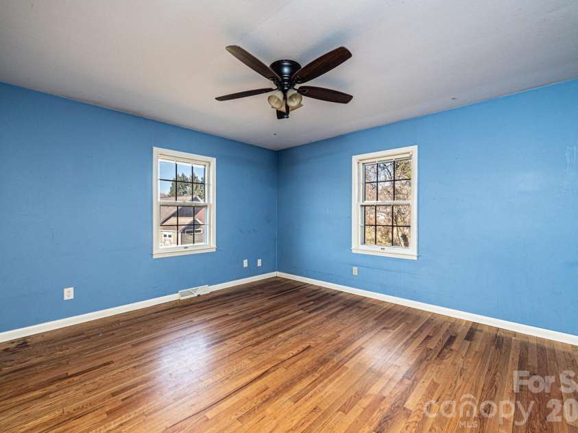 620 Diamondhead Drive, Lenoir, NC 28645.  MLS# CAR4340105, YatesRealty ID 18643. 