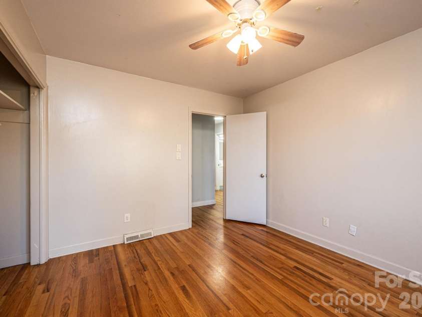 620 Diamondhead Drive, Lenoir, NC 28645.  MLS# CAR4340105, YatesRealty ID 18643. 