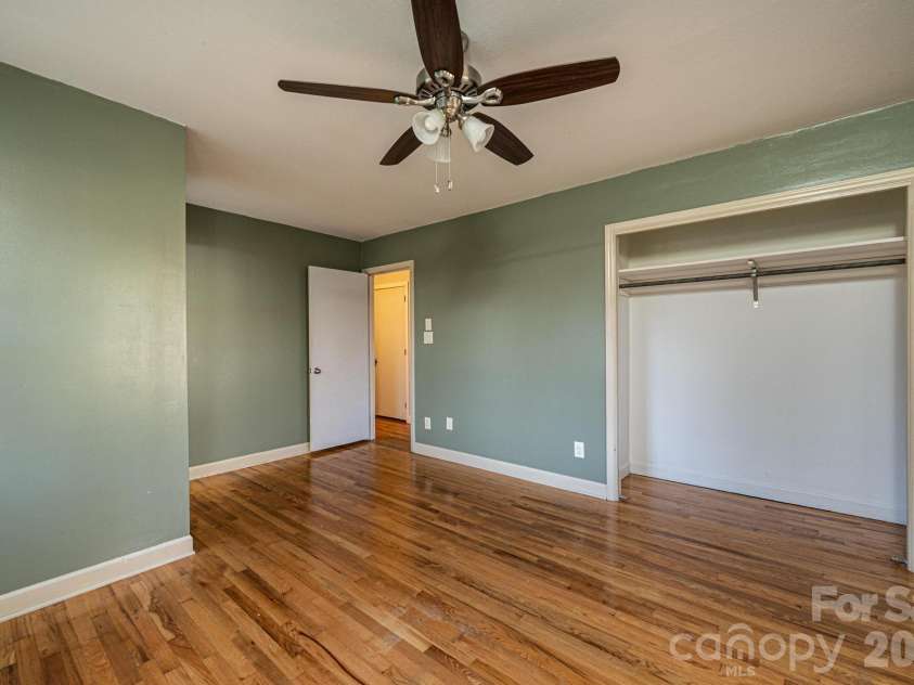 620 Diamondhead Drive, Lenoir, NC 28645.  MLS# CAR4340105, YatesRealty ID 18643. 