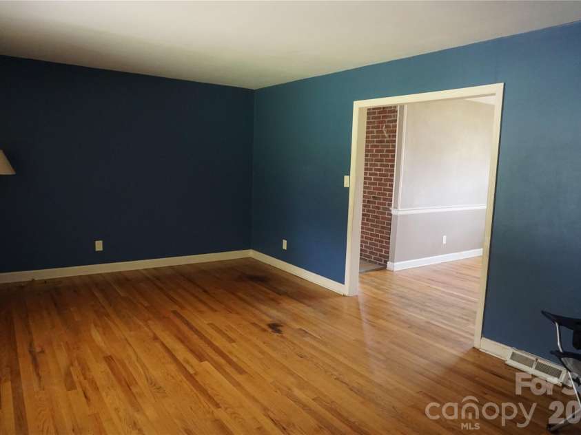 620 Diamondhead Drive, Lenoir, NC 28645.  MLS# CAR4340105, YatesRealty ID 18643. 