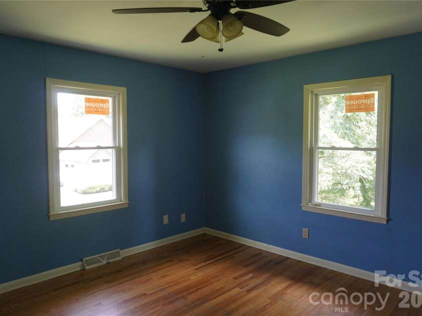 620 Diamondhead Drive, Lenoir, NC 28645.  MLS# CAR4340105, YatesRealty ID 18643. 
