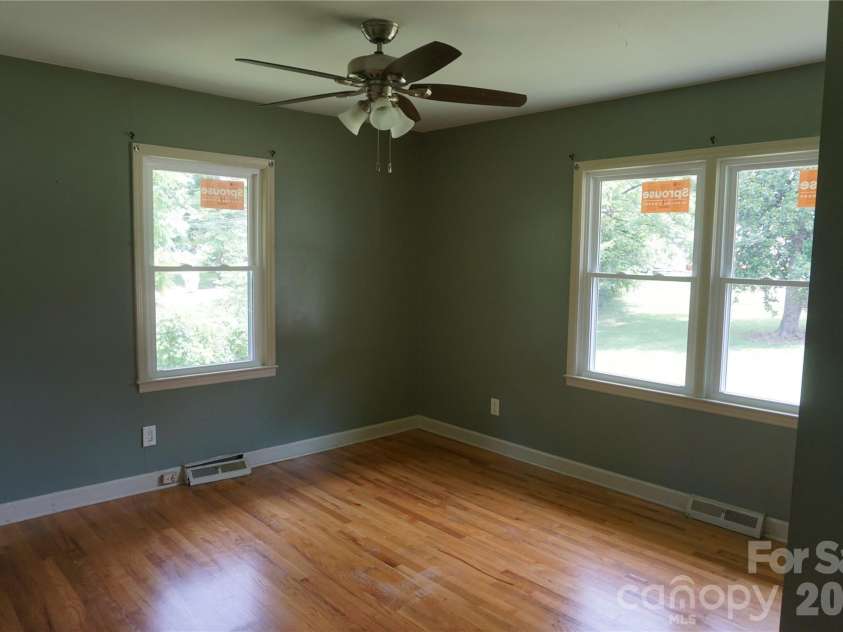 620 Diamondhead Drive, Lenoir, NC 28645.  MLS# CAR4340105, YatesRealty ID 18643. 