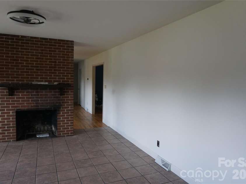 620 Diamondhead Drive, Lenoir, NC 28645.  MLS# CAR4340105, YatesRealty ID 18643. 