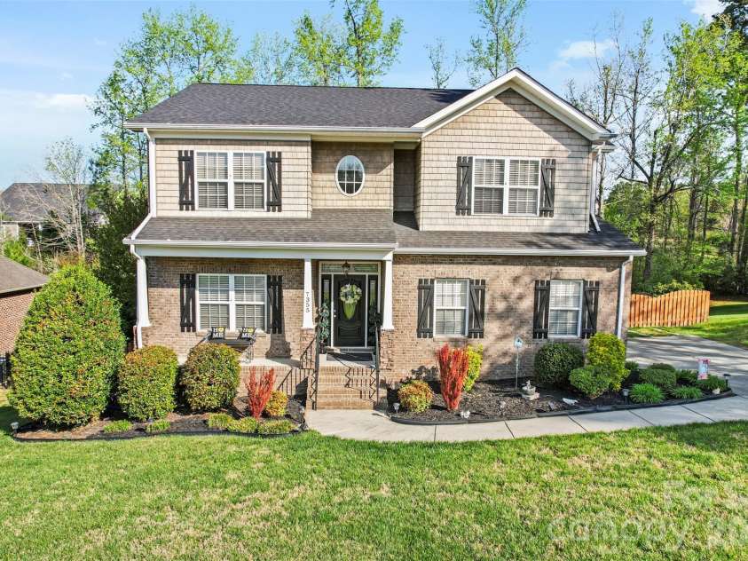 7355 Drury Lane, Denver, NC 28037.  MLS# CAR4365592, YatesRealty ID 18644. Beautiful Brick front 