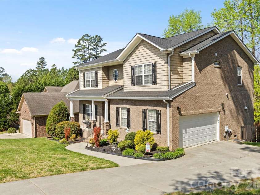 7355 Drury Lane, Denver, NC 28037.  MLS# CAR4365592, YatesRealty ID 18644. Side entry Garage and mature Landscaping 