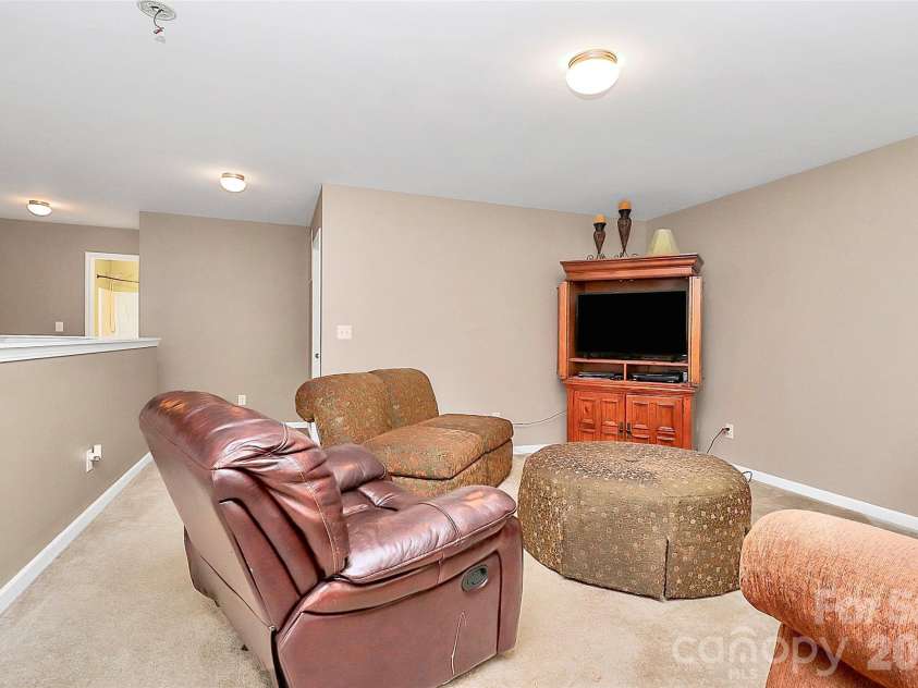1817 Tradd Avenue, Clover, SC 29710.  MLS# CAR4266839, YatesRealty ID 18647. Flex Space