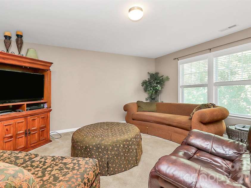 1817 Tradd Avenue, Clover, SC 29710.  MLS# CAR4266839, YatesRealty ID 18647. Flex Space