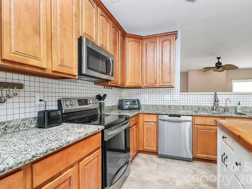 1817 Tradd Avenue, Clover, SC 29710.  MLS# CAR4266839, YatesRealty ID 18647. Kitchen