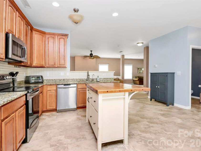 1817 Tradd Avenue, Clover, SC 29710.  MLS# CAR4266839, YatesRealty ID 18647. Kitchen